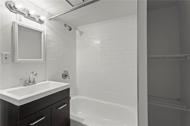 Building Photo - 2208 Forrest Pl NW