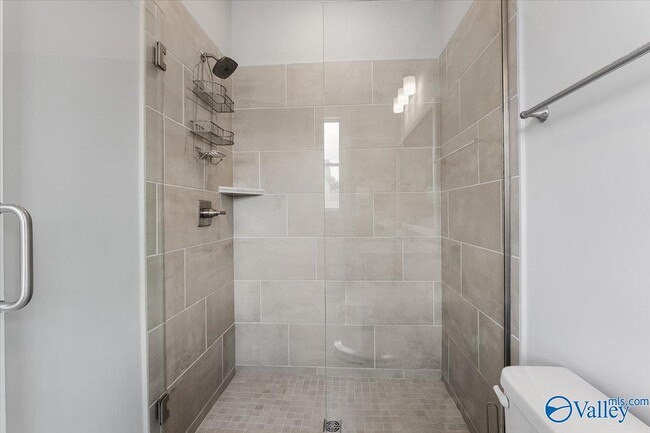 Building Photo - 38 Pine St