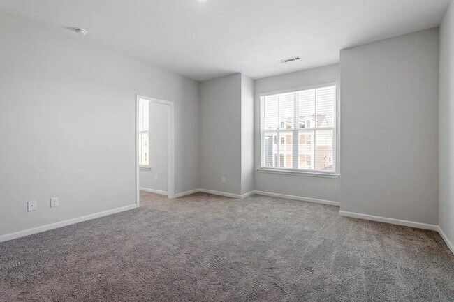 Building Photo - 51 Pansy Pk