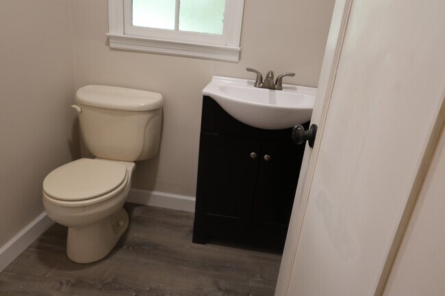 Building Photo - 214 Oakleaf Dr