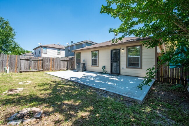 Building Photo - 8510 Village Hollow Ln