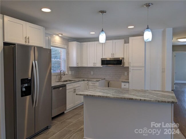 Building Photo - 354 Fieldstone Rd