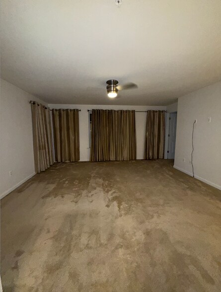 Master bedroom - 2719 Pinebrook Rd