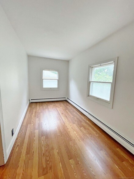 Building Photo - 105 W Elm St