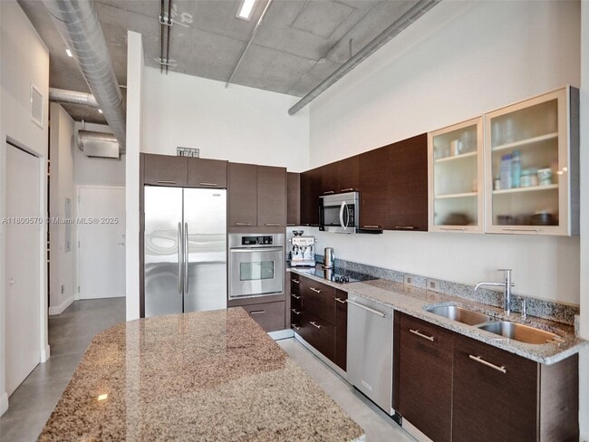 Building Photo - 3029 NE 188th St