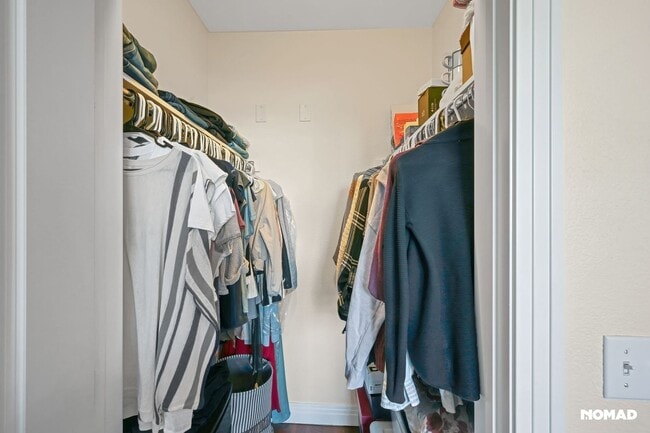 Building Photo - Charming 1.5BR Condo in Englewood