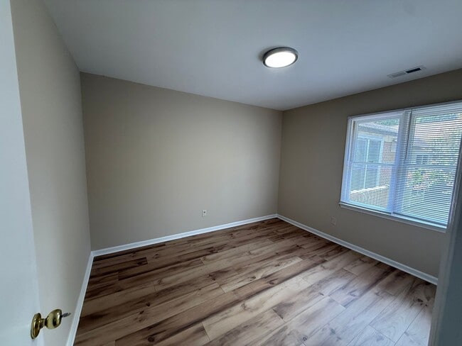 Building Photo - 4720 Matt Dr