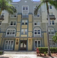 Building Photo - 533 NE 3rd Ave