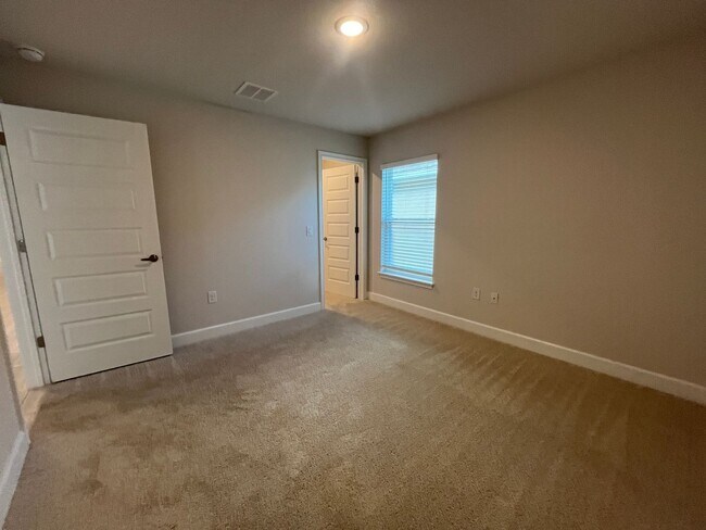 Building Photo - 2567 Averland Lp