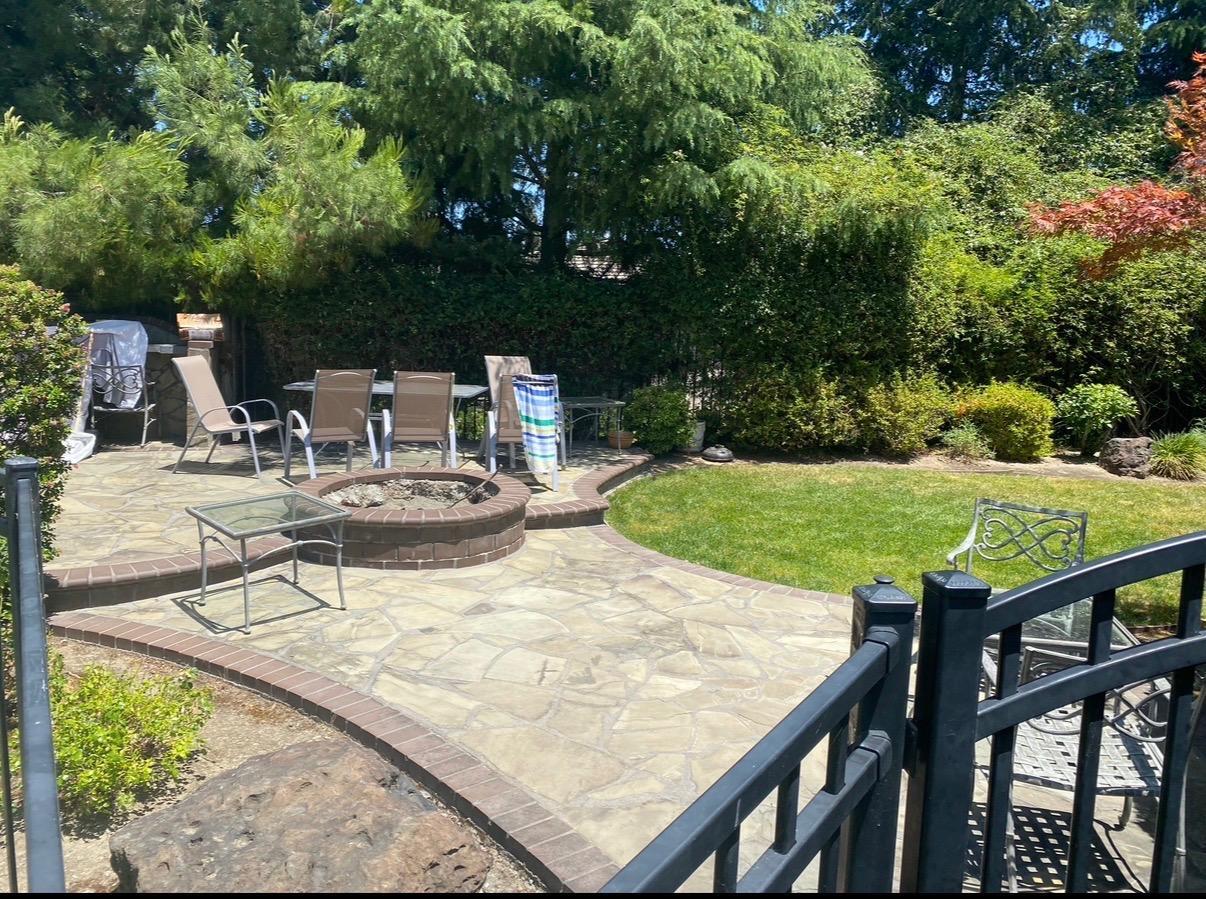 Building Photo - 108 Thelen Ct