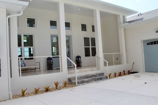Building Photo - Fully Furnished 3 Bedroom, 3.5 Bath Home with Stunning Intracoastal Views