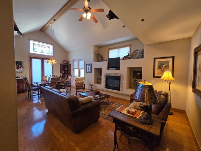 Building Photo - For Rent: Luxury Furnished Riverside Townhome *All Utilities Included*