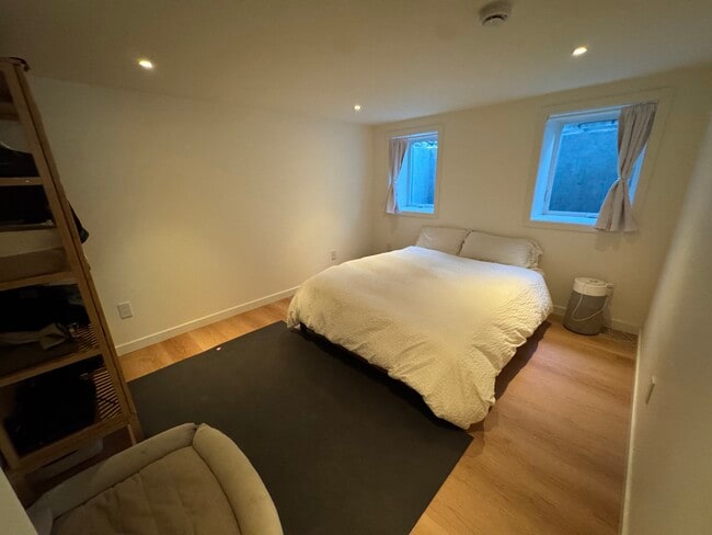 Building Photo - 2034 SE 28th Pl