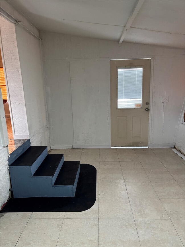 Building Photo - 8556 Berkley Dr