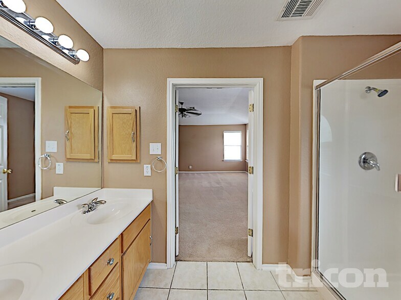 Building Photo - 2545 Sir Barton Bay Dr