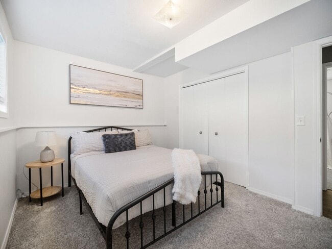 Building Photo - Spacious 4-Bedroom Pet-Friendly Home in North Spokane