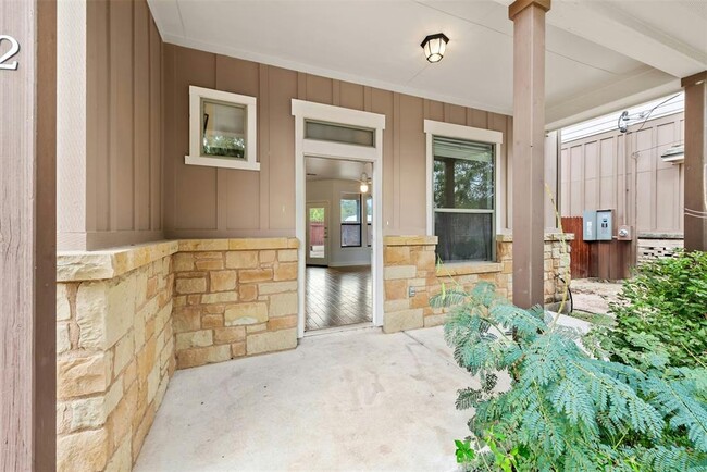 Building Photo - 430 Old Fitzhugh Rd