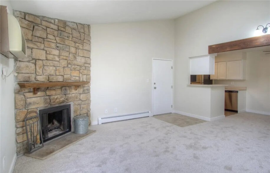 Building Photo - 10150 E Virginia Ave