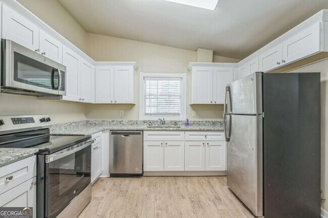 Building Photo - 16 Bromack Dr SE