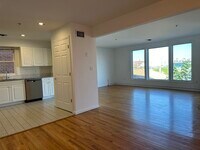 Building Photo - 8911 Riverside Pl