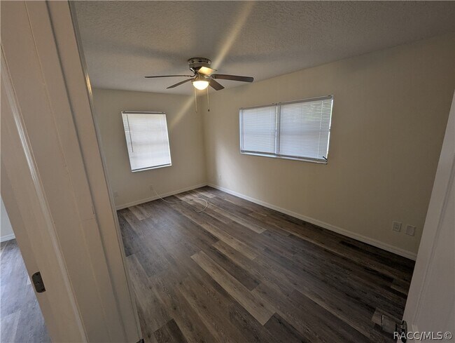 Building Photo - 3999 S Highlands Ave