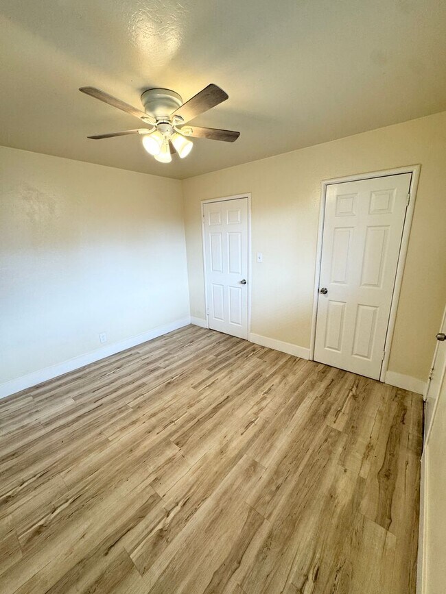 Building Photo - Move in incentive; One Bedroom One Bath Apartment with Patio and Small Yard SEE VIDEO