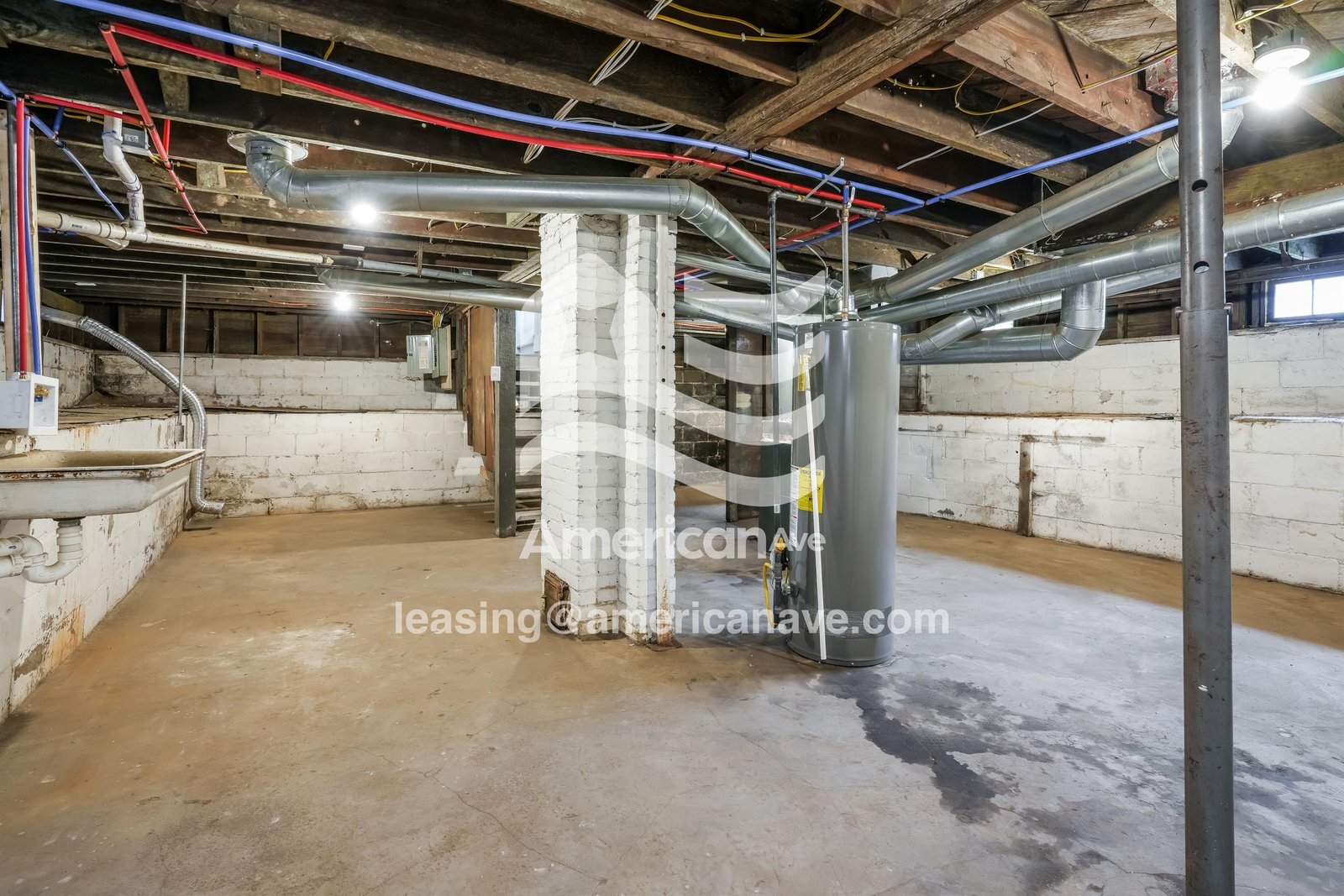 Building Photo - 1801 Leer St