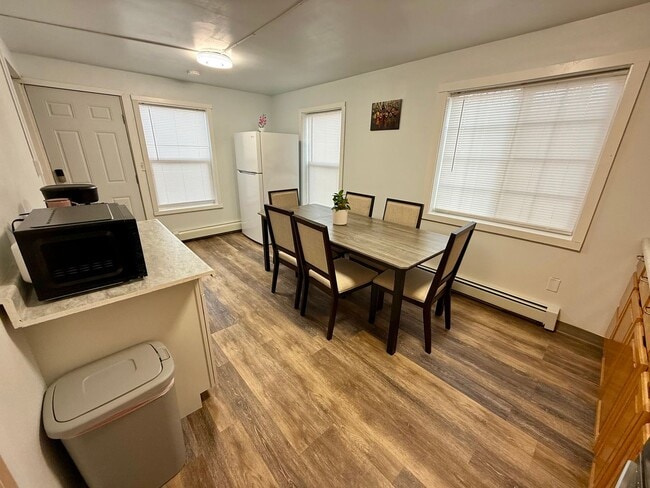 Building Photo - Eighth Ave - 760