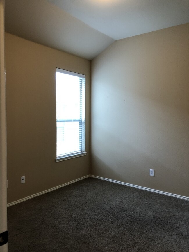 Building Photo - 2305 Wood River Pkwy