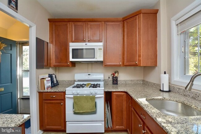 Building Photo - 3436 Martha Custis Dr