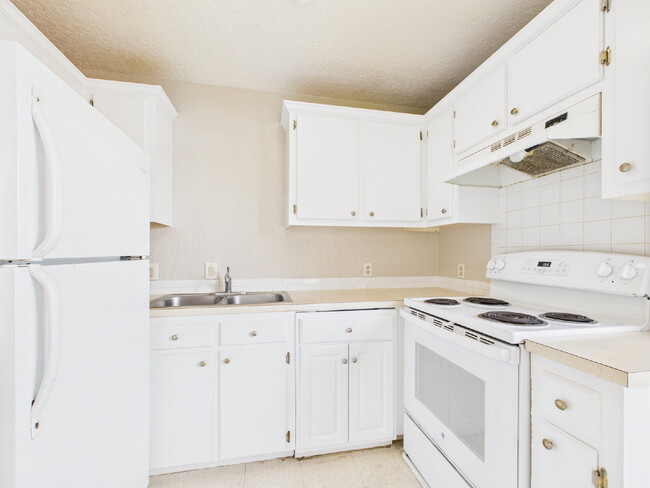 Building Photo - Charming 1-Bedroom Retreat on Friendship L...