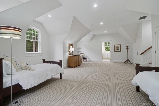 Building Photo - 8 Brady Rd