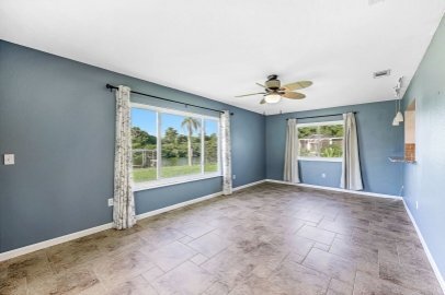 Building Photo - ANNUAL RENTAL: 3-Bedroom Waterfront Home w...