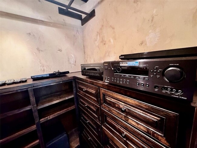 Building Photo - 500 E Riverside Dr