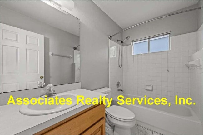 Building Photo - Turkey Creek-Three Bedroom - Two Bath 1560 sf
