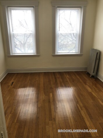 Building Photo - 352 Riverway