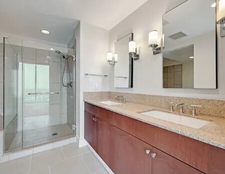 Building Photo - 610 E Market-505.4