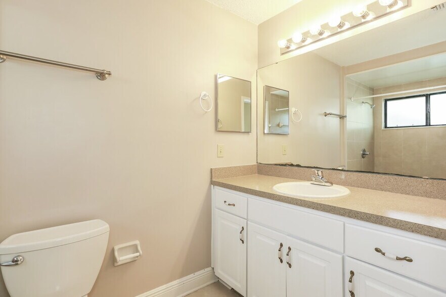 Building Photo - 2232 Alderney Ct