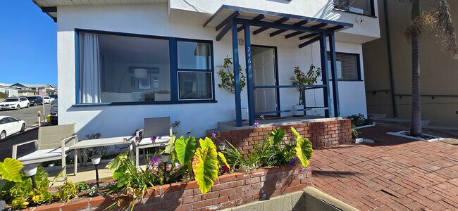Building Photo - 2464 Hermosa Ave