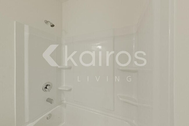 Building Photo - 631 Castillo Dr