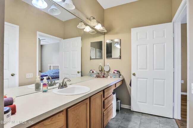 Building Photo - 7990 Baymeadows Rd E