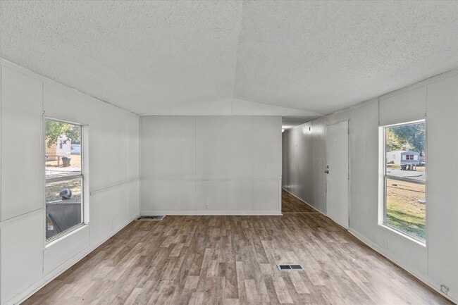 Building Photo - Beautifully Updated 3BR/2BA Trailer in Muscle Shoals – Quiet Country Living