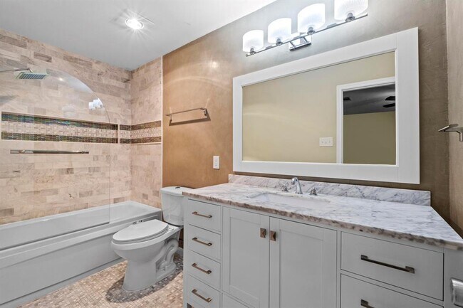 Building Photo - 1908 Matagorda Dr