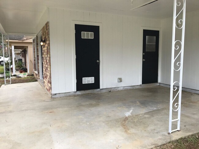 Building Photo - 9214 N Southland Park Dr