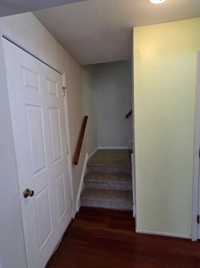 Building Photo - Beautiful Home Available in Evian!