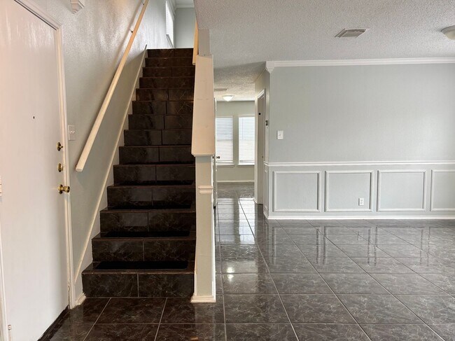 Building Photo - Spacious 2-Story Home Near Medical Center,...