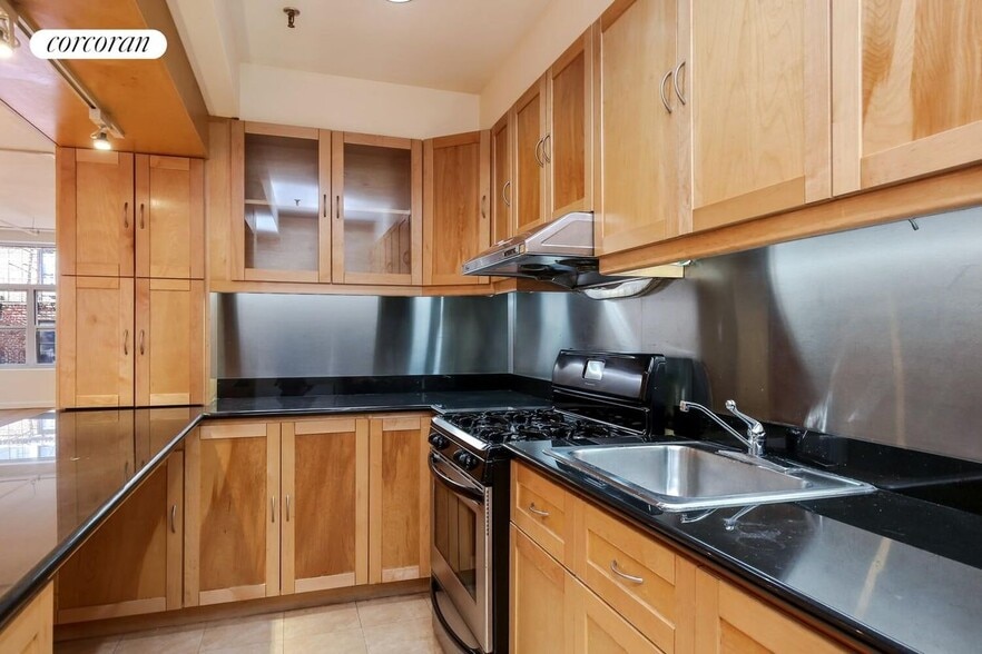 Building Photo - 180 Lafayette St