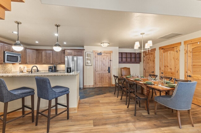 Building Photo - 2900 Blackhawk Ct
