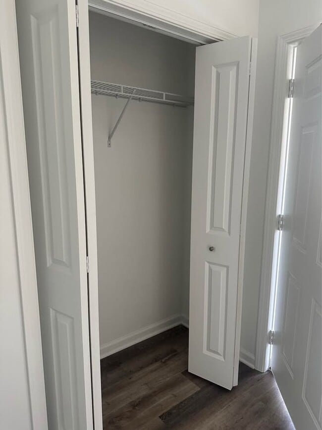 Building Photo - Twin Lakes Duplex