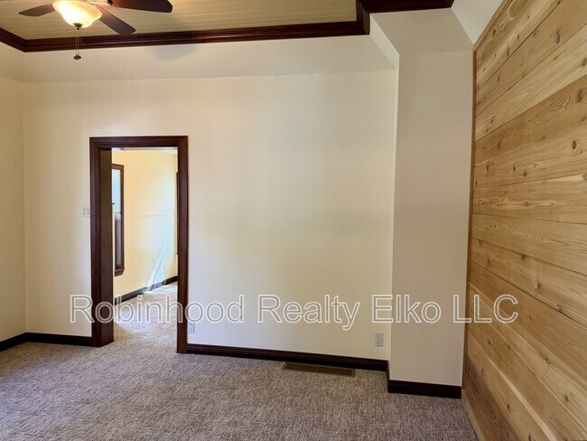Building Photo - 698 4th St